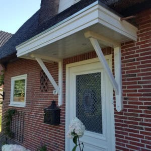 Deurluifel Goffert met draagarmen