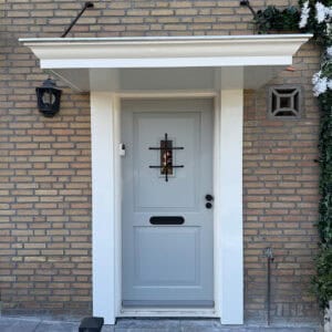 Deurluifel Kronenburg met trekstangen