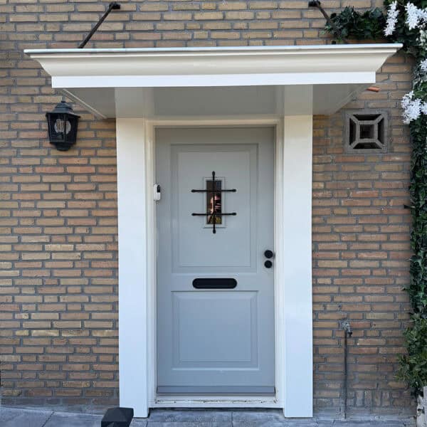 Deurluifel Kronenburg met trekstangen